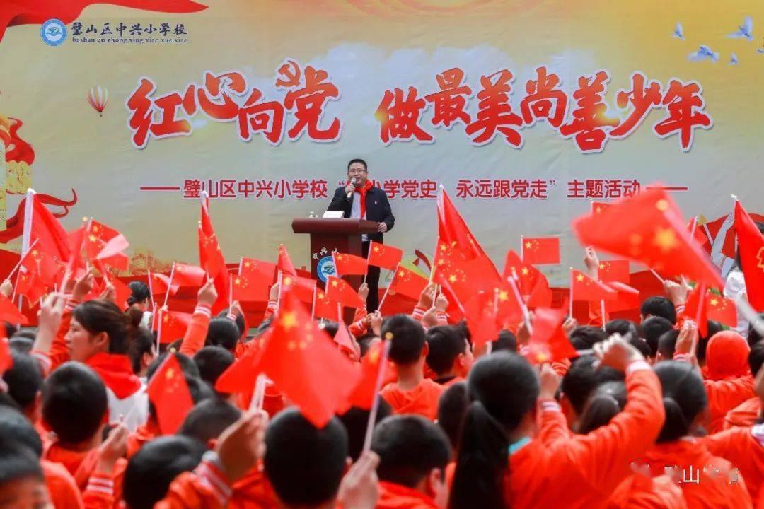 惊吓！舅舅抱外甥时不慎摔倒！怎么样抱宝宝才是比较安全的？