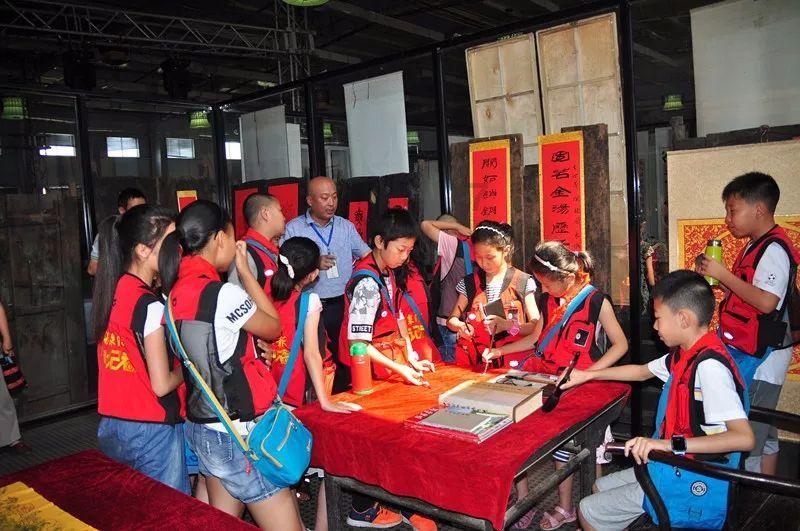 数学四年级上册同步的第四课时比较一哪亿以内数的大小第四题四小题怎么做，你可以教教我吗？游戏画面