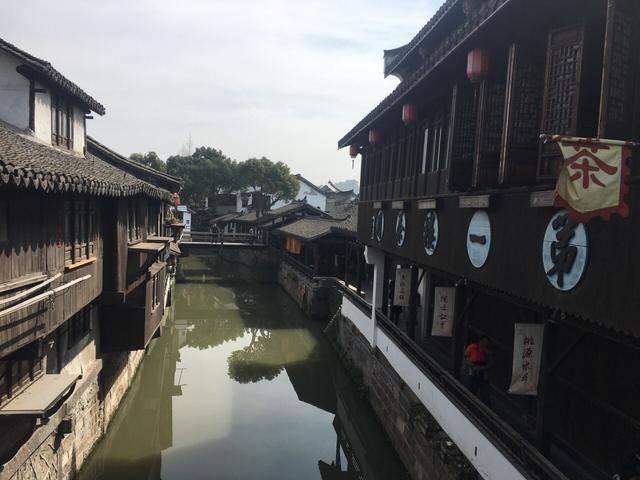海岛冲浪
